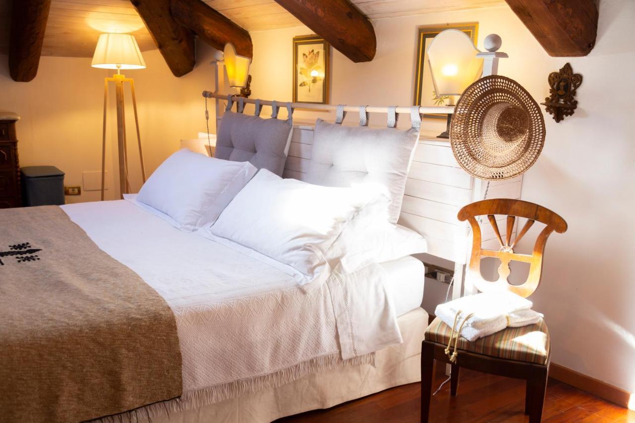 Palazzo Sismonda Bed and Breakfast Corneliano d'Alba Eksteriør billede