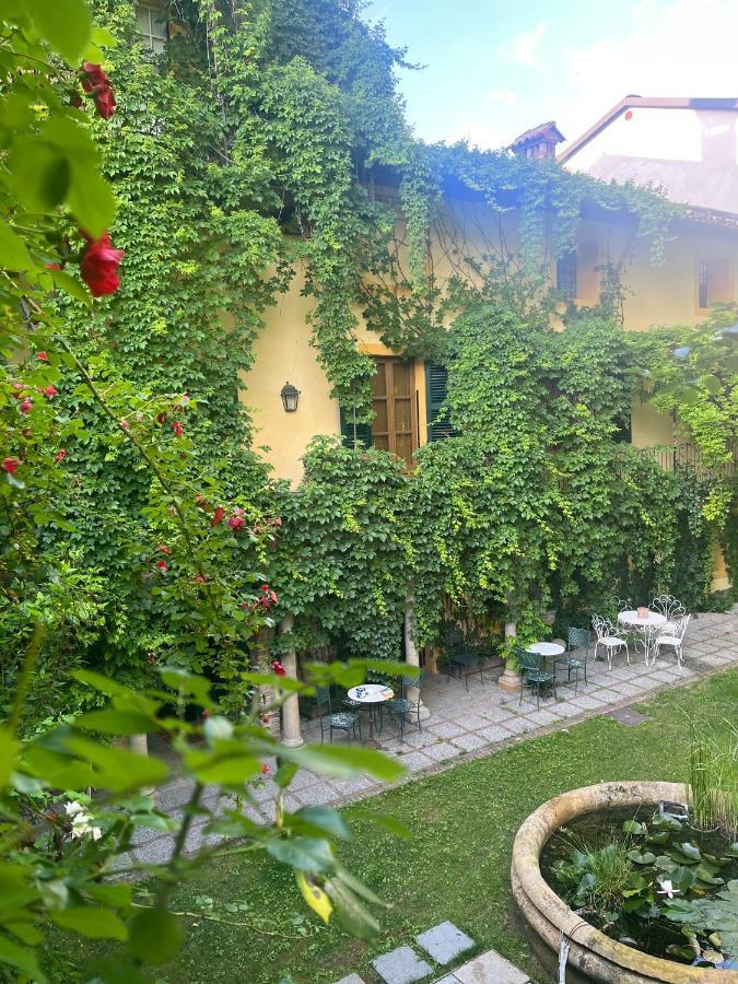 Palazzo Sismonda Bed and Breakfast Corneliano d'Alba Eksteriør billede