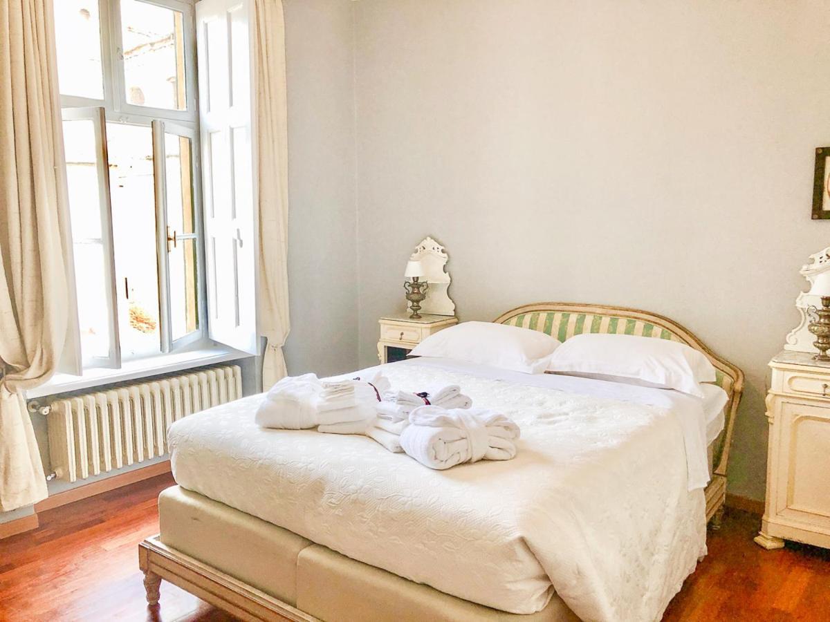 Palazzo Sismonda Bed and Breakfast Corneliano d'Alba Værelse billede