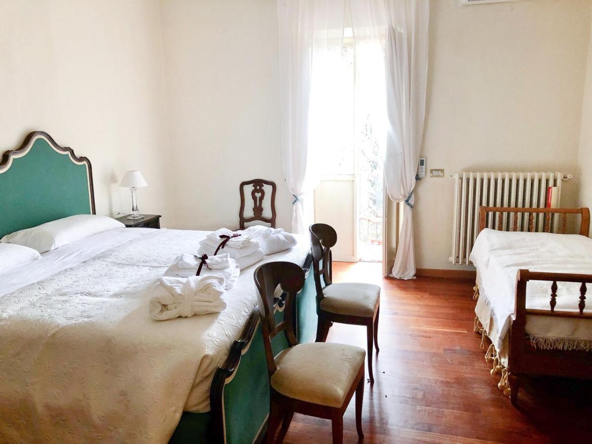 Palazzo Sismonda Bed and Breakfast Corneliano d'Alba Værelse billede