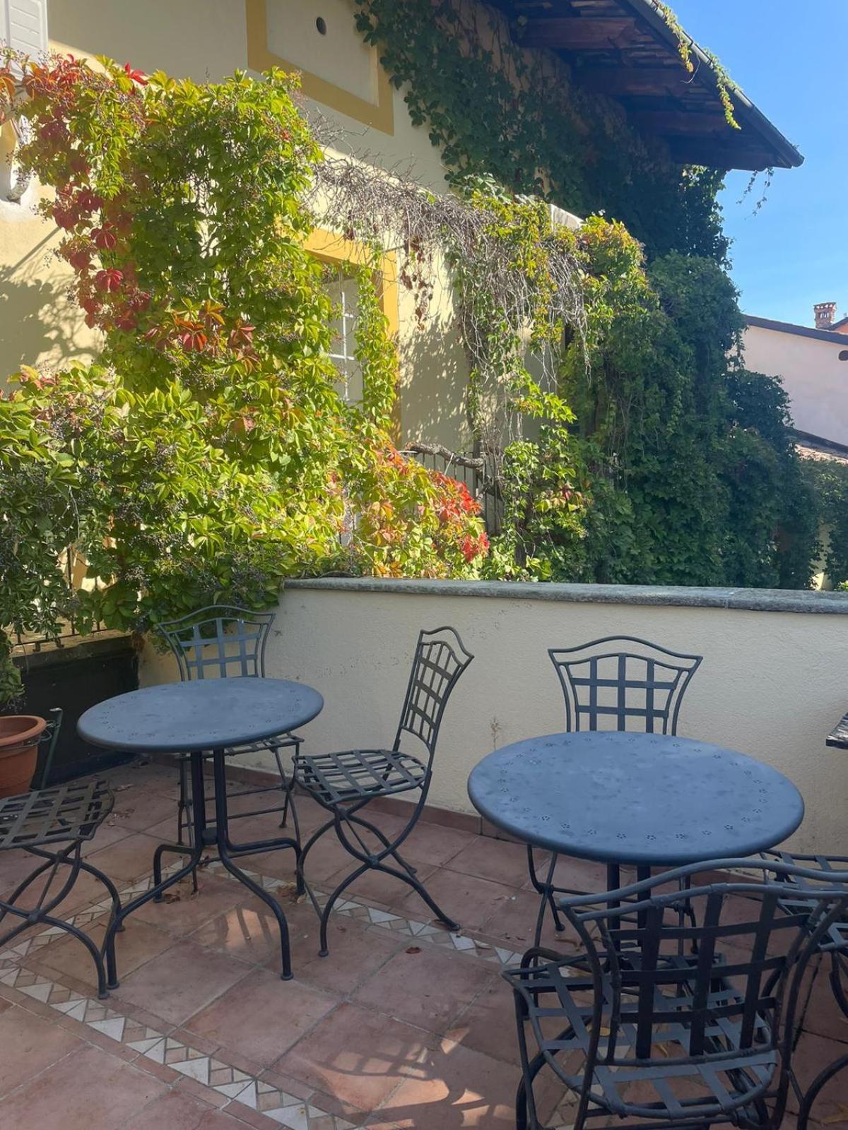 Palazzo Sismonda Bed and Breakfast Corneliano d'Alba Værelse billede