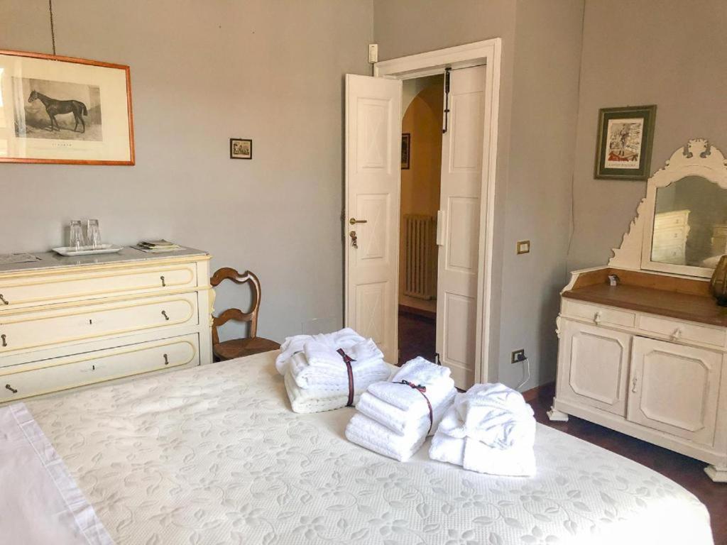 Palazzo Sismonda Bed and Breakfast Corneliano d'Alba Eksteriør billede