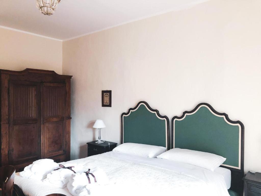 Palazzo Sismonda Bed and Breakfast Corneliano d'Alba Eksteriør billede