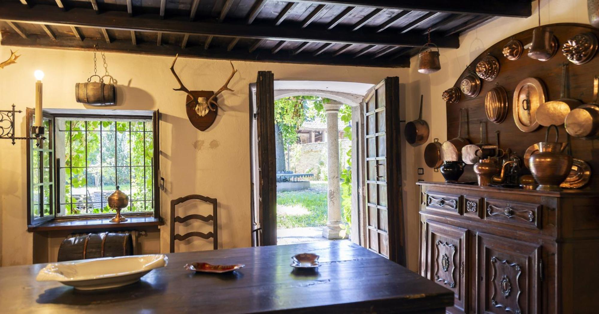 Palazzo Sismonda Bed and Breakfast Corneliano d'Alba Eksteriør billede