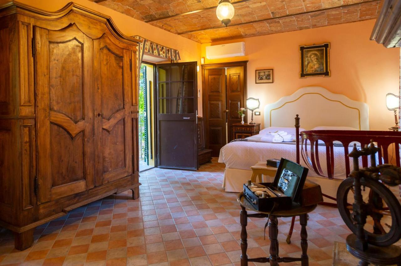 Palazzo Sismonda Bed and Breakfast Corneliano d'Alba Eksteriør billede