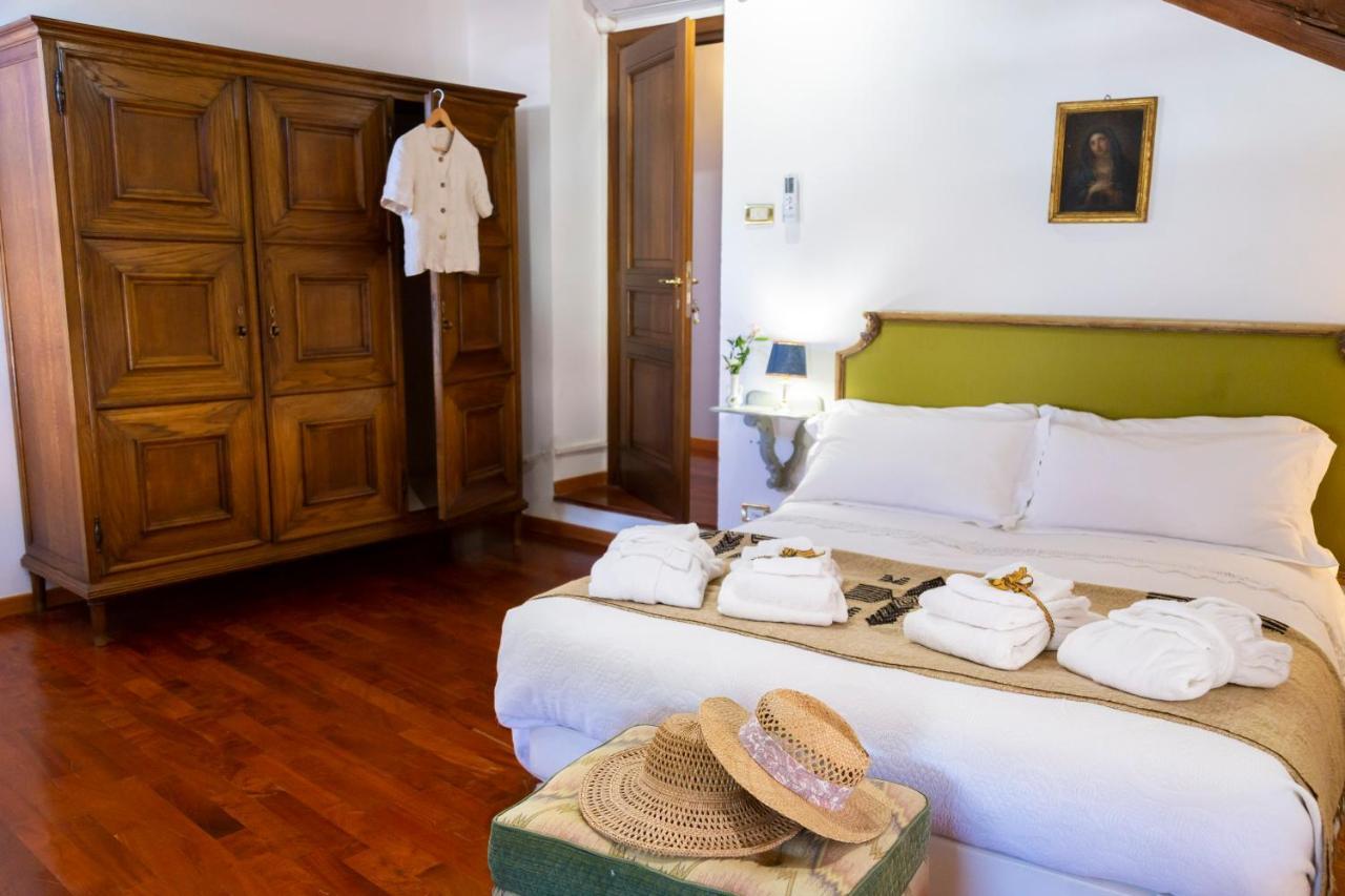 Palazzo Sismonda Bed and Breakfast Corneliano d'Alba Eksteriør billede