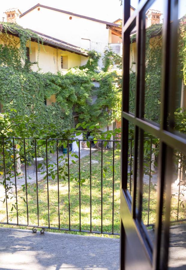 Palazzo Sismonda Bed and Breakfast Corneliano d'Alba Eksteriør billede