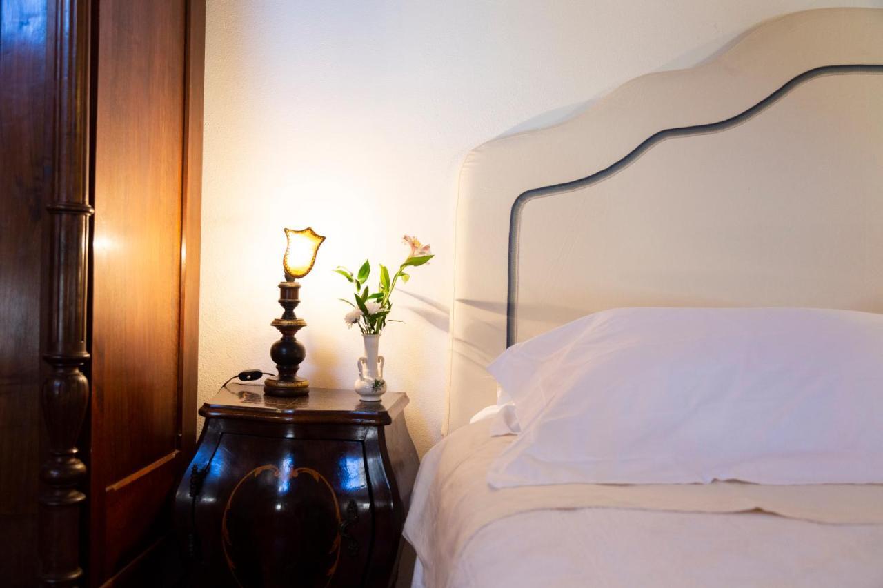 Palazzo Sismonda Bed and Breakfast Corneliano d'Alba Eksteriør billede
